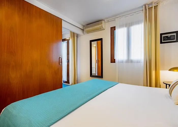 Center-eixample Apartment *